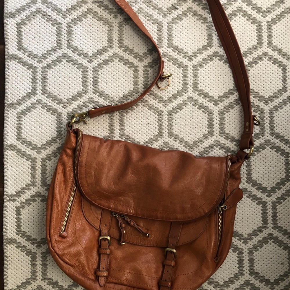 Brown leather leather crossbody bag